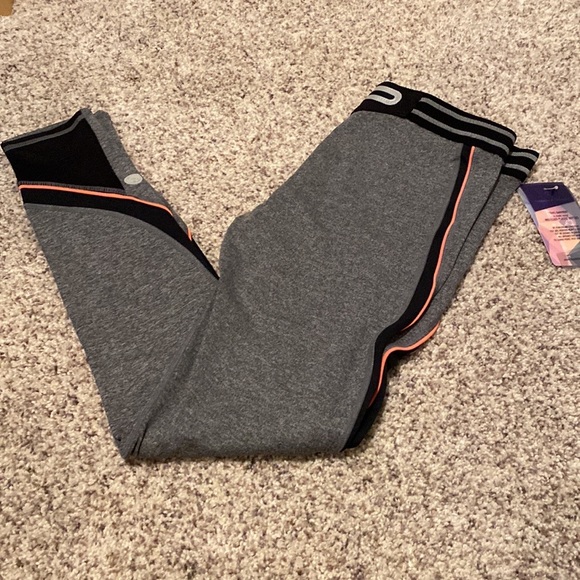 NWT - bundle activewear leggings/tank/top - size large - Picture 2 of 9